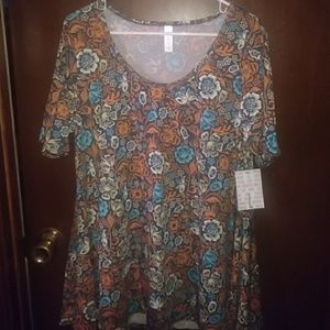 FINAL PRICE-BNWT Large Lularoe Perfect T